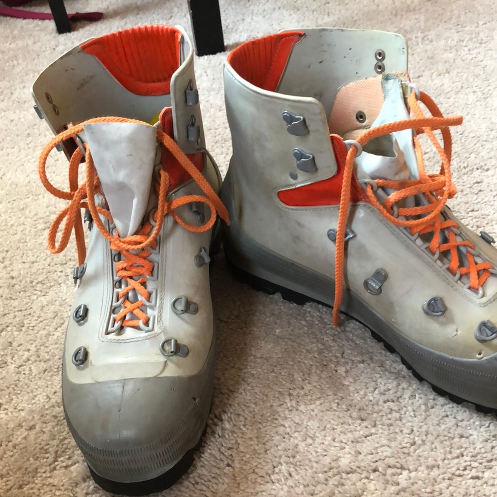 Men’s mountaineering boots